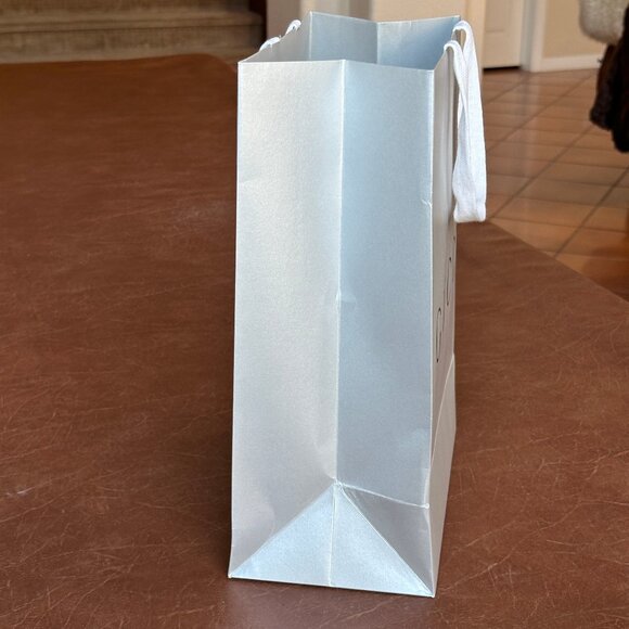 Gucci Silver Paper Shopping Bag with Ribbon - Picture 5 of 12